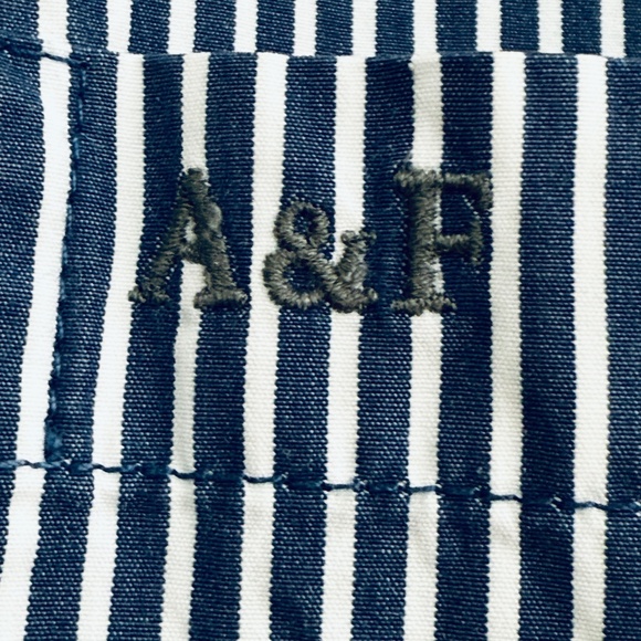 Abercrombie & Fitch Button Down Shirt Blue White Stripe Men's Medium Muscle EUC - Picture 4 of 11